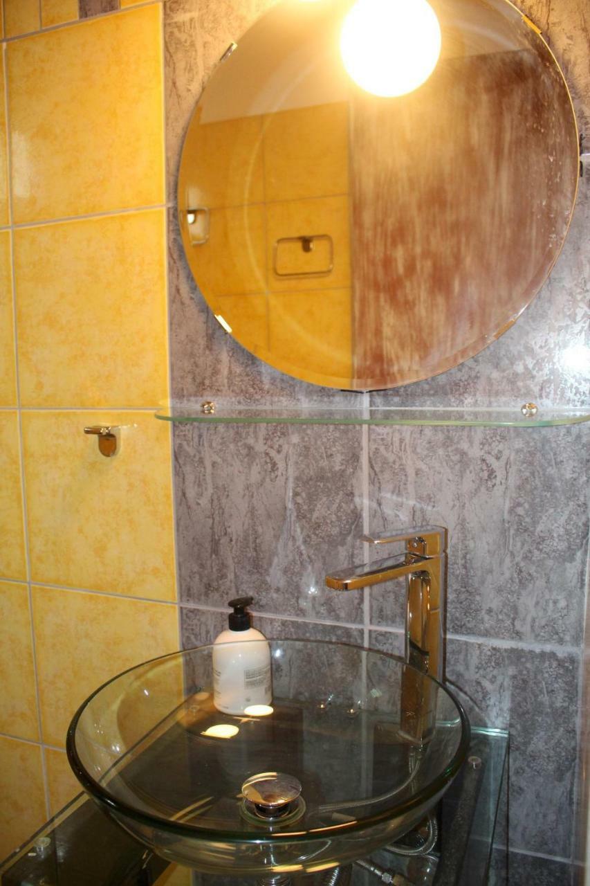 Marema 1 Apartment Kompoi ภายนอก รูปภาพ